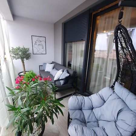 Enjoy Pula - New Apt With Terrace And Free Parking Garage Buitenkant foto