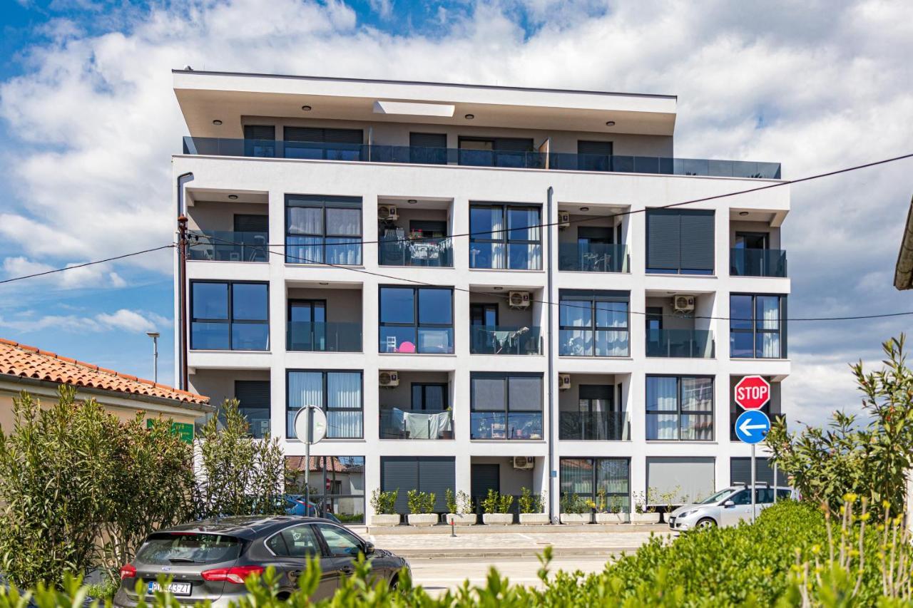 Enjoy Pula - New Apt With Terrace And Free Parking Garage Buitenkant foto