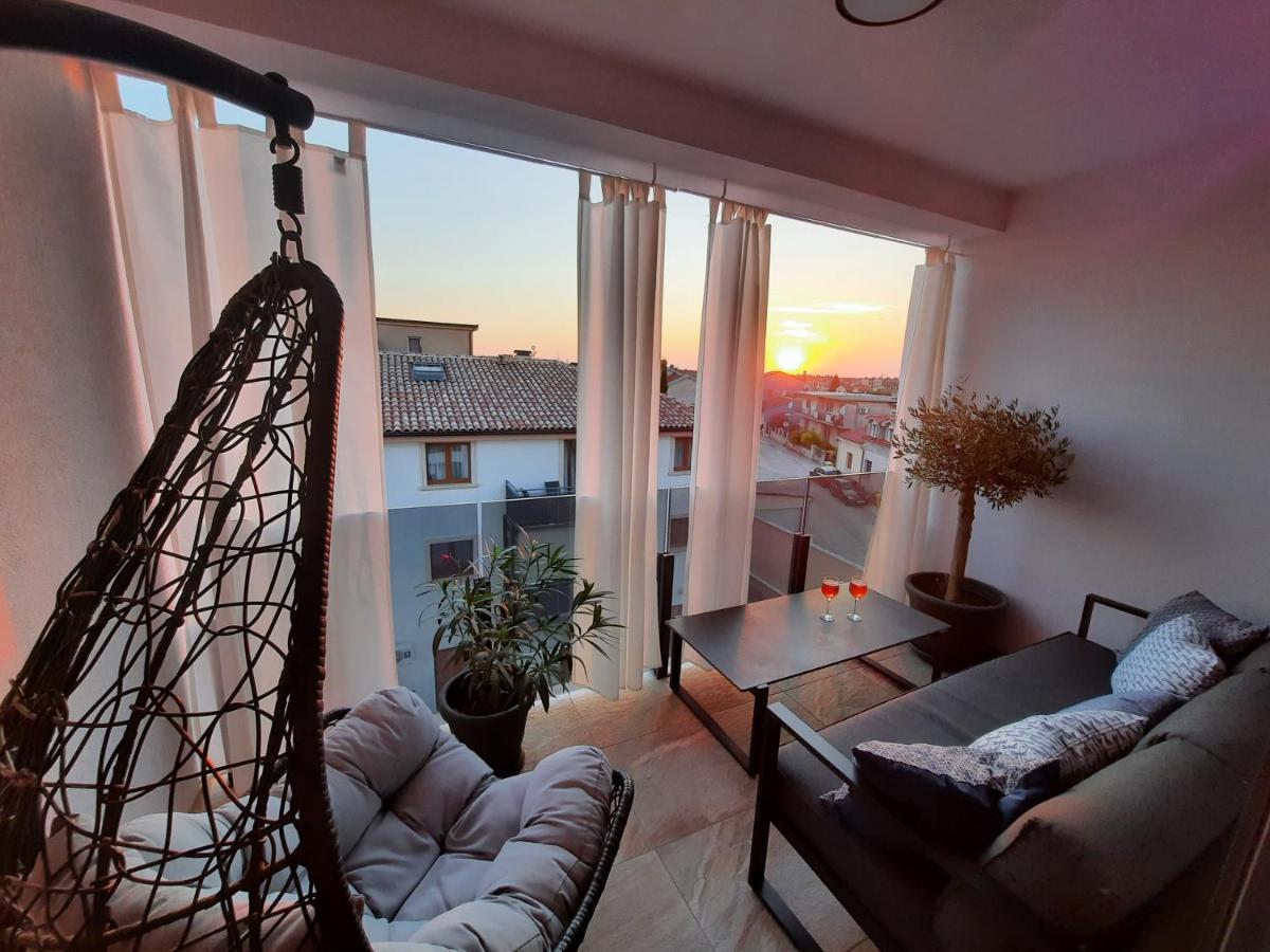 Enjoy Pula - New Apt With Terrace And Free Parking Garage Buitenkant foto
