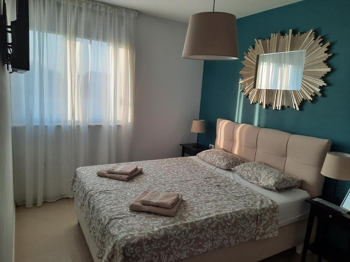 Enjoy Pula - New Apt With Terrace And Free Parking Garage Buitenkant foto