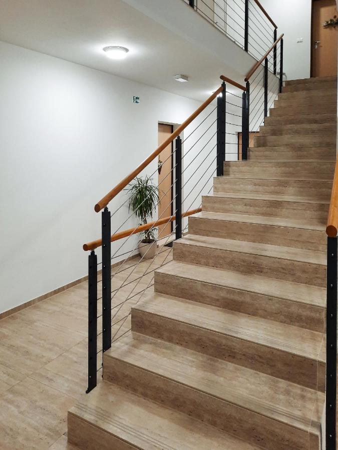 Enjoy Pula - New Apt With Terrace And Free Parking Garage Buitenkant foto