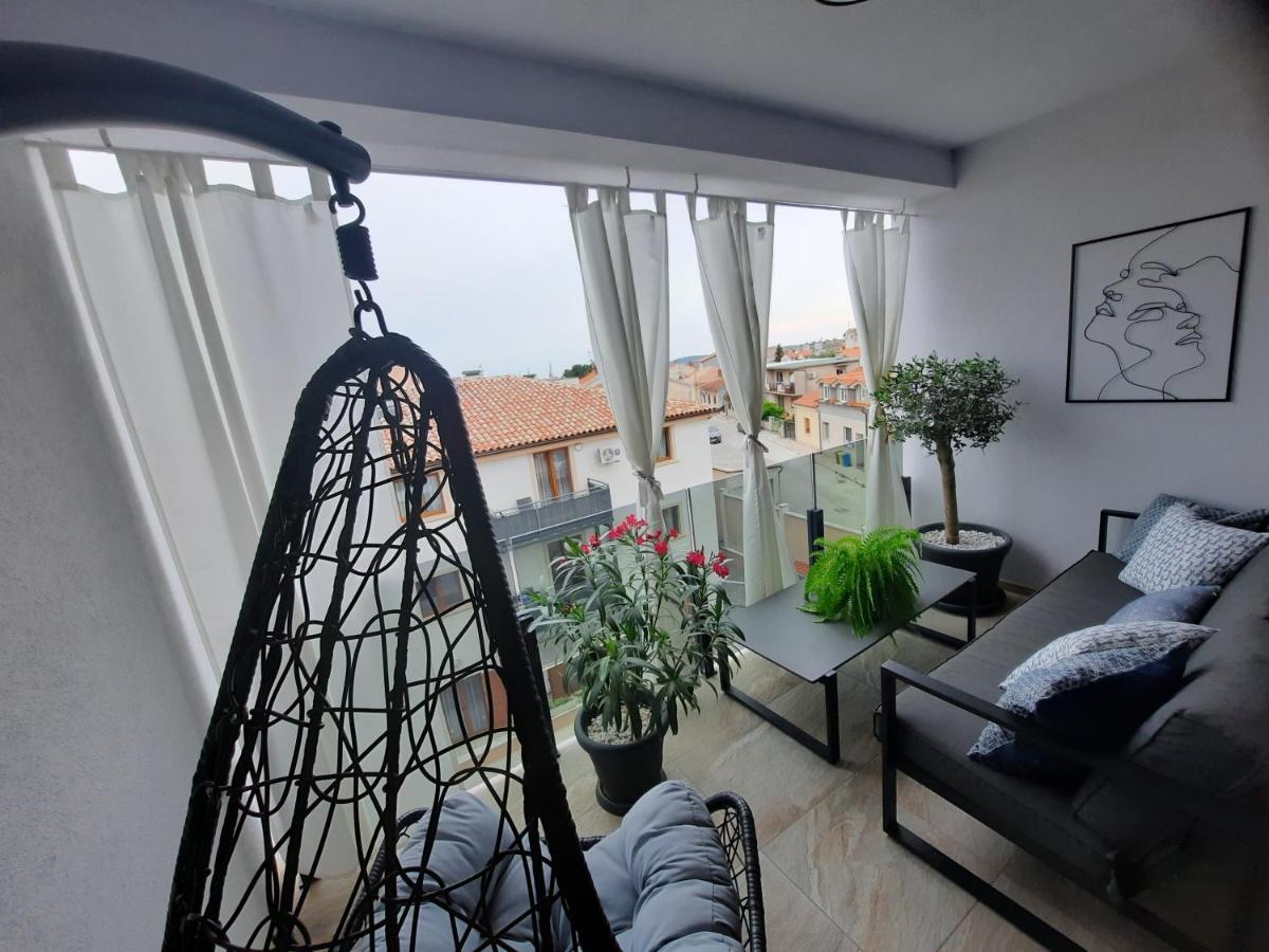 Enjoy Pula - New Apt With Terrace And Free Parking Garage Buitenkant foto